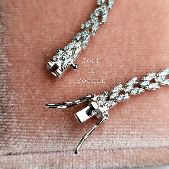 5CTW V-Link diamond tennis bracelet in 925 sterling silver - Picture 11 of 12